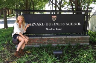 Шарапова се записа в Харвард