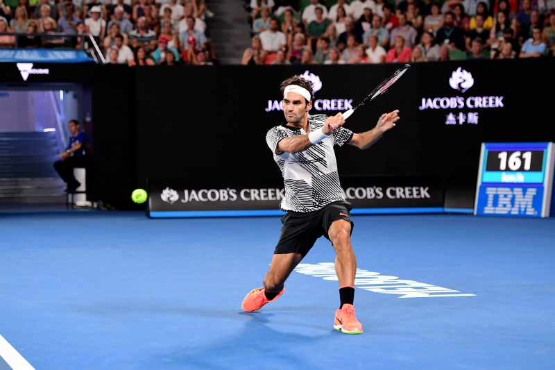 Роджър Федерер спаси 2 сетбола, за да вземе чиста победа