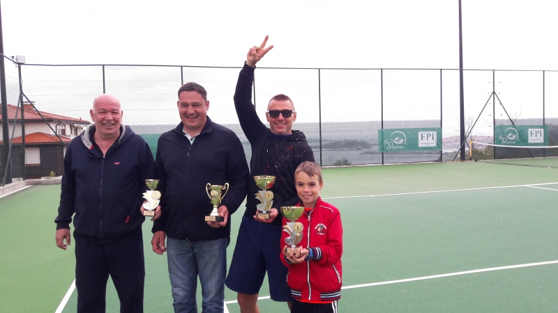 Баща и син Савови с победа в журналистическия турнир Santa Marina