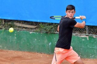 Лазаров отпадна на 1/4-финалите в Румъния след обрат