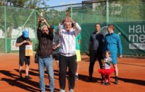 Двойка на 135 години спечели любителски турнир в Хасково