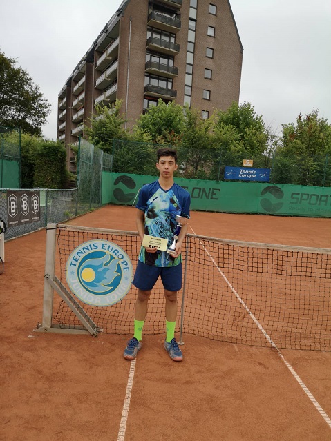 Владимир Попов е двоен шампион от турнир на Тенис Европа в Белгия